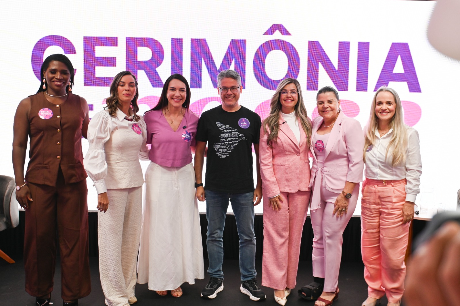 Mariana Dantas em cerimônia do MDB Mulher ao lado de lideranças