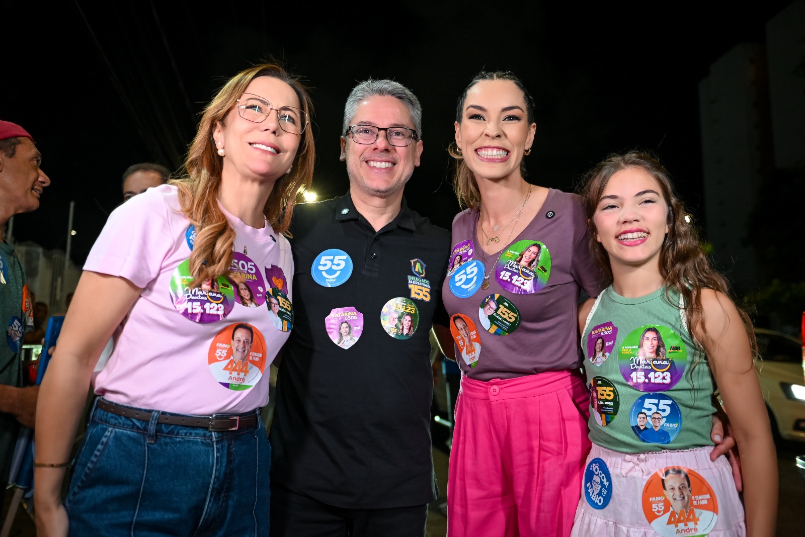 Mariana Dantas com apoiadores e lideranças políticas no lançamento da campanha